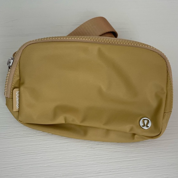 lululemon everywhere belt bag khaki I Go Crossbody in lululemon athletica | Bags |